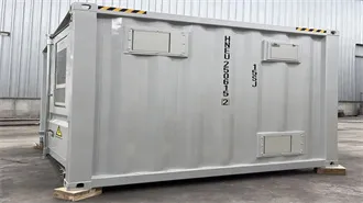Three-phase integrated energy storage cabinet used at drilling sites