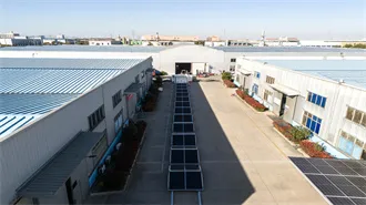 What is the difference between "free rider" and "free loader"?