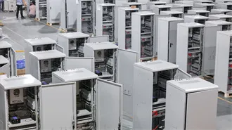 Optimizing battery energy storage and solar photovoltaic systems for